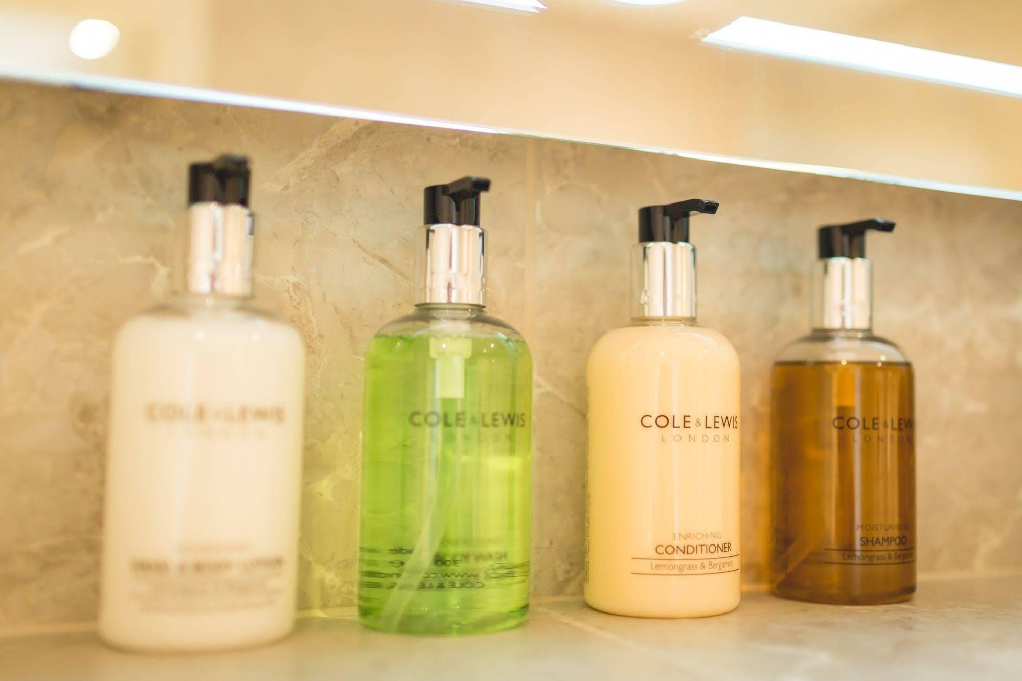 The Bower Inn 브리지워터 외부 사진 A selection of toiletries