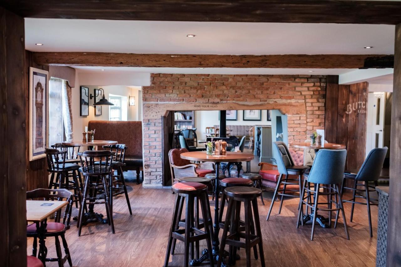 The Bower Inn 브리지워터 외부 사진 The interior of the pub