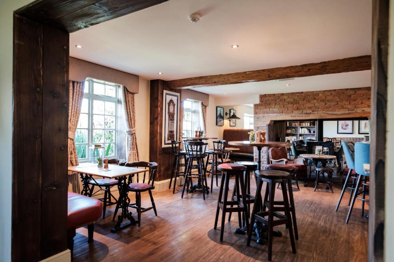 The Bower Inn 브리지워터 외부 사진 The interior of the pub
